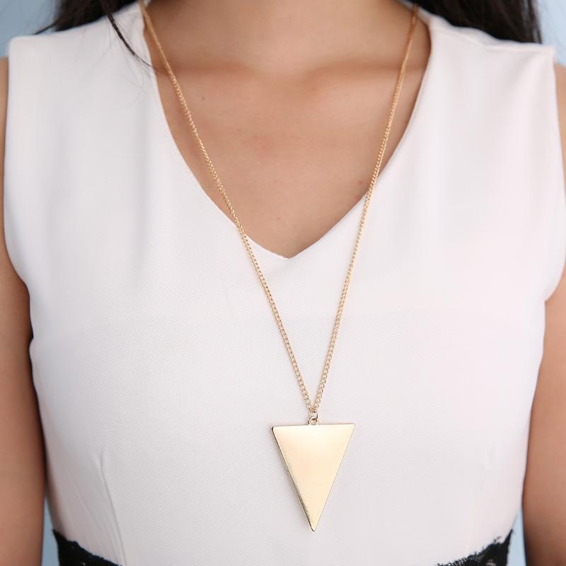 

Pendant Necklaces CSHOU152 Simple Geometric Triangle Alloy Necklace Long Sweater Chain Woman Metal