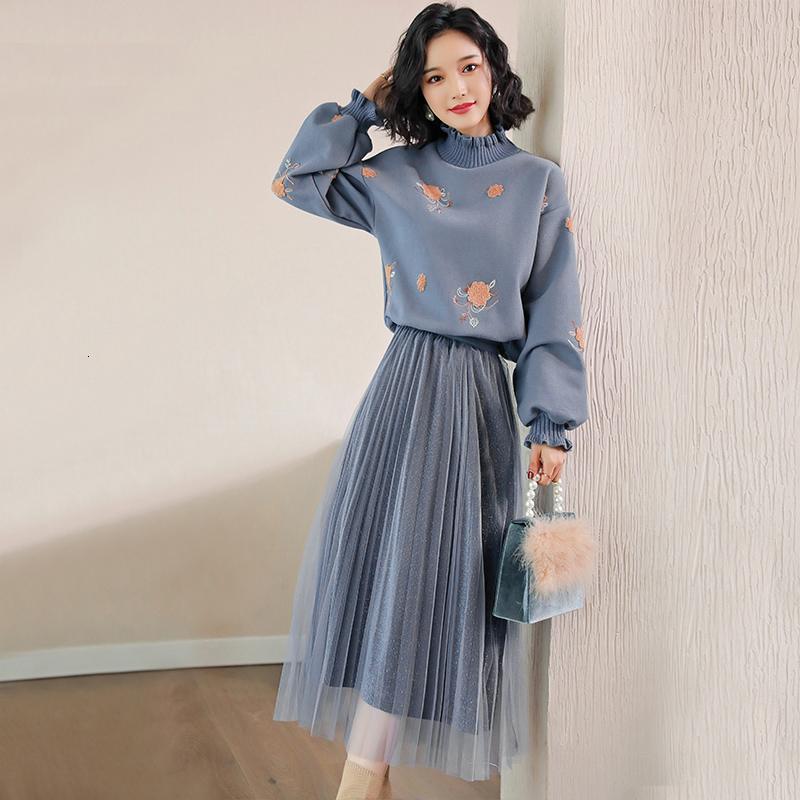 

female 2021 winter embroidered turtleneck high-flashlight sleeve knitted shirt + mesh plissado midi skirt two sets t310 1lox, Black;gray