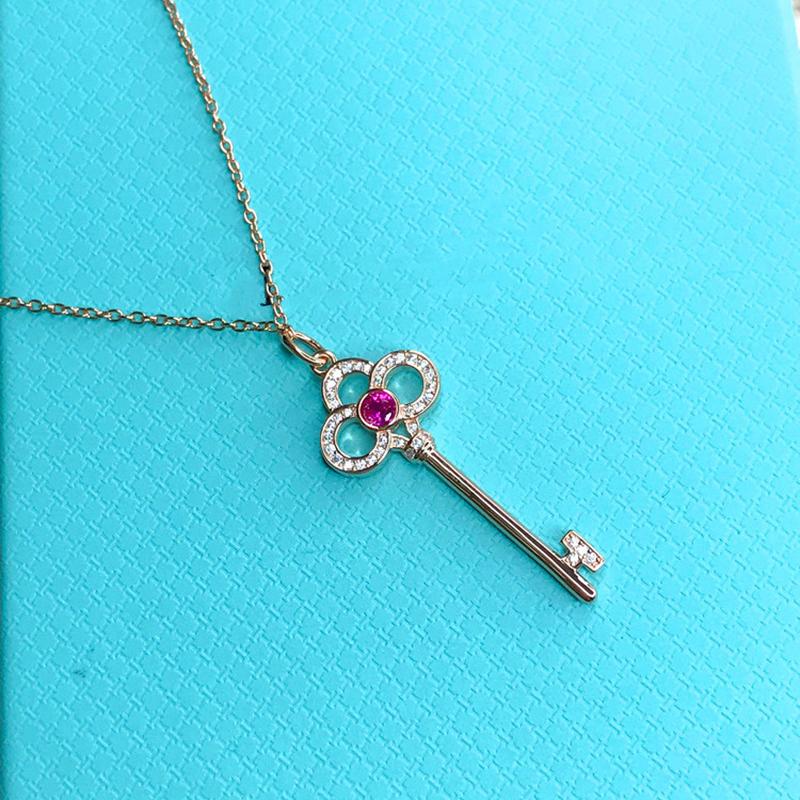 

Pendant Necklaces Fashion Keychain Crown-shaped Key Heart-shaped Iris Flower Clavicle Chain Handmade Gifts For Men And Women