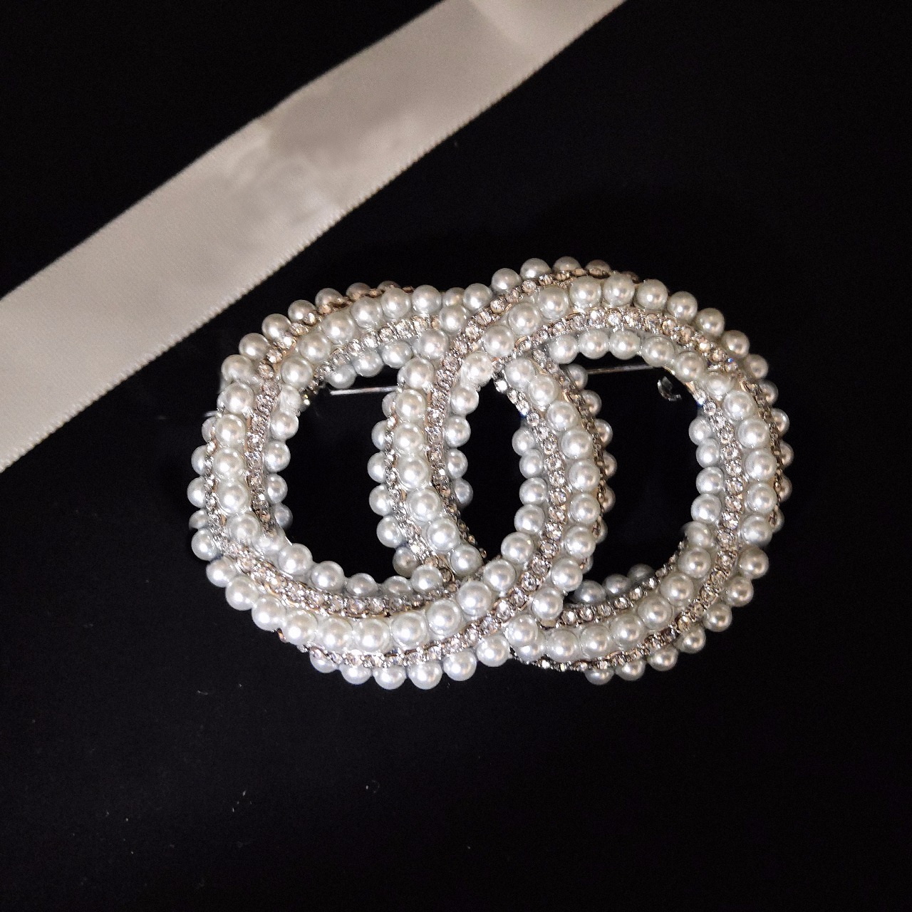 

CH brooch pearls hot brand jewelry brass gold plated vintage Luxury advanced retro brooches for designer high quality Pins exquisite gift of, Gray