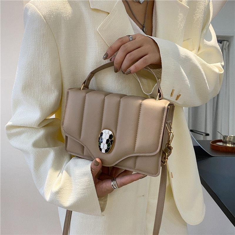 

Autumn 2021 snake head small square bag texture hand-held handbag fashion western style one-shoulder messenger bag trendy bags, Black