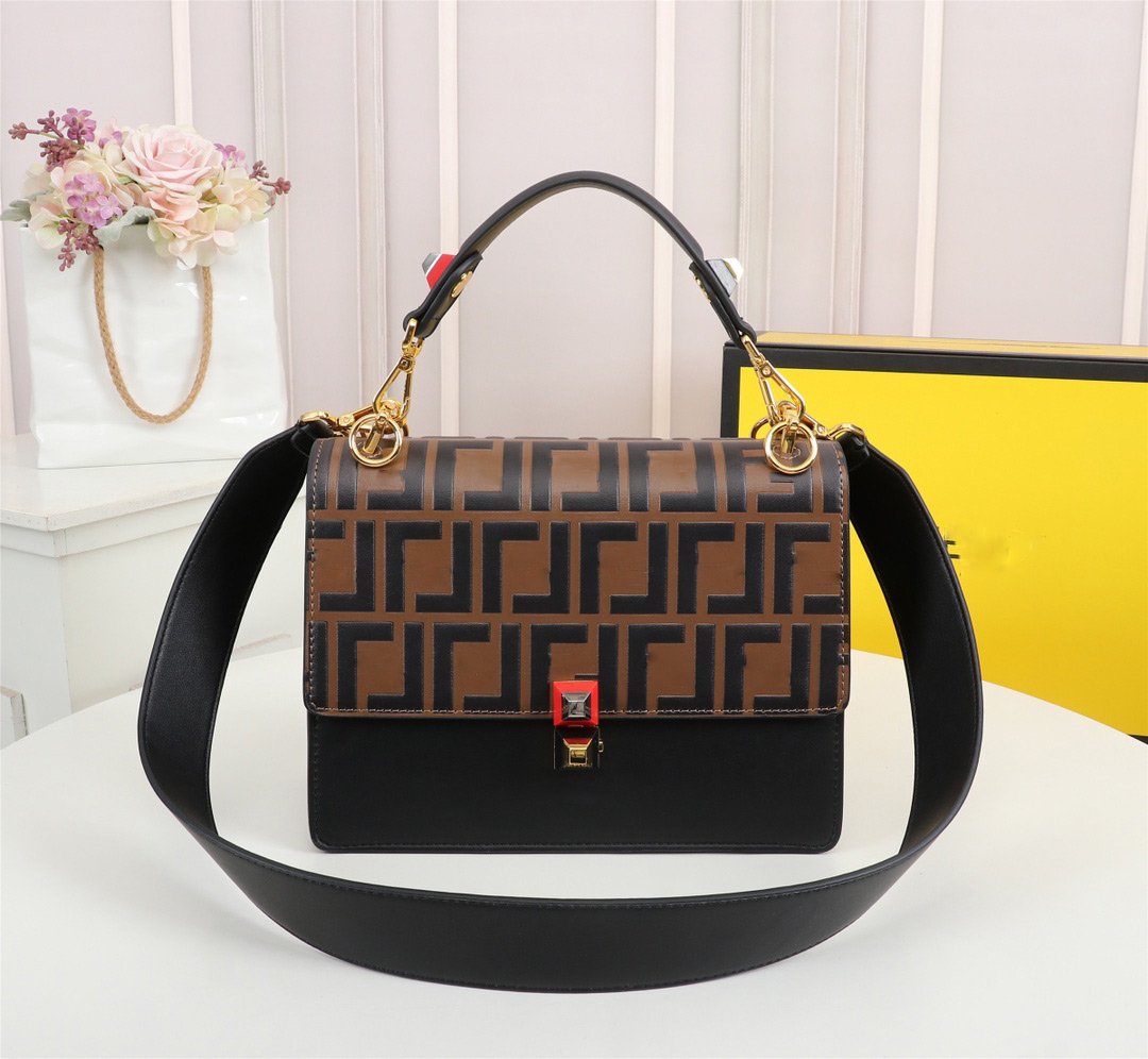 

Wholesale Evening Bags women Luxurys Designers handbags 25cm High Quality Ladies Chain Shoulder Bag Patent Leather Crossbody Purse Z8826