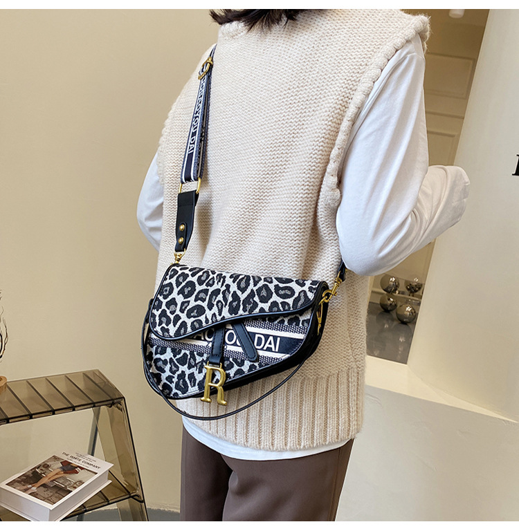 

Shoulder Bags For Women Top Crossbody Luxury Fashion Designer Saddle Mahjong Sling Ladies Canvas Leather Chest Handbags, Black