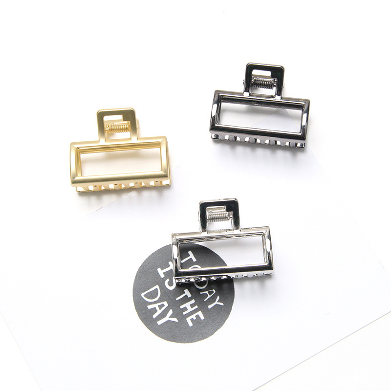 

Length 4 CM Hollow Out Metal Square Shape Hair Clamps Women Small Size Alloy Wash Hair Claw Clips European Retro Female Ponytail Head Wear Hairpins Gold Silver