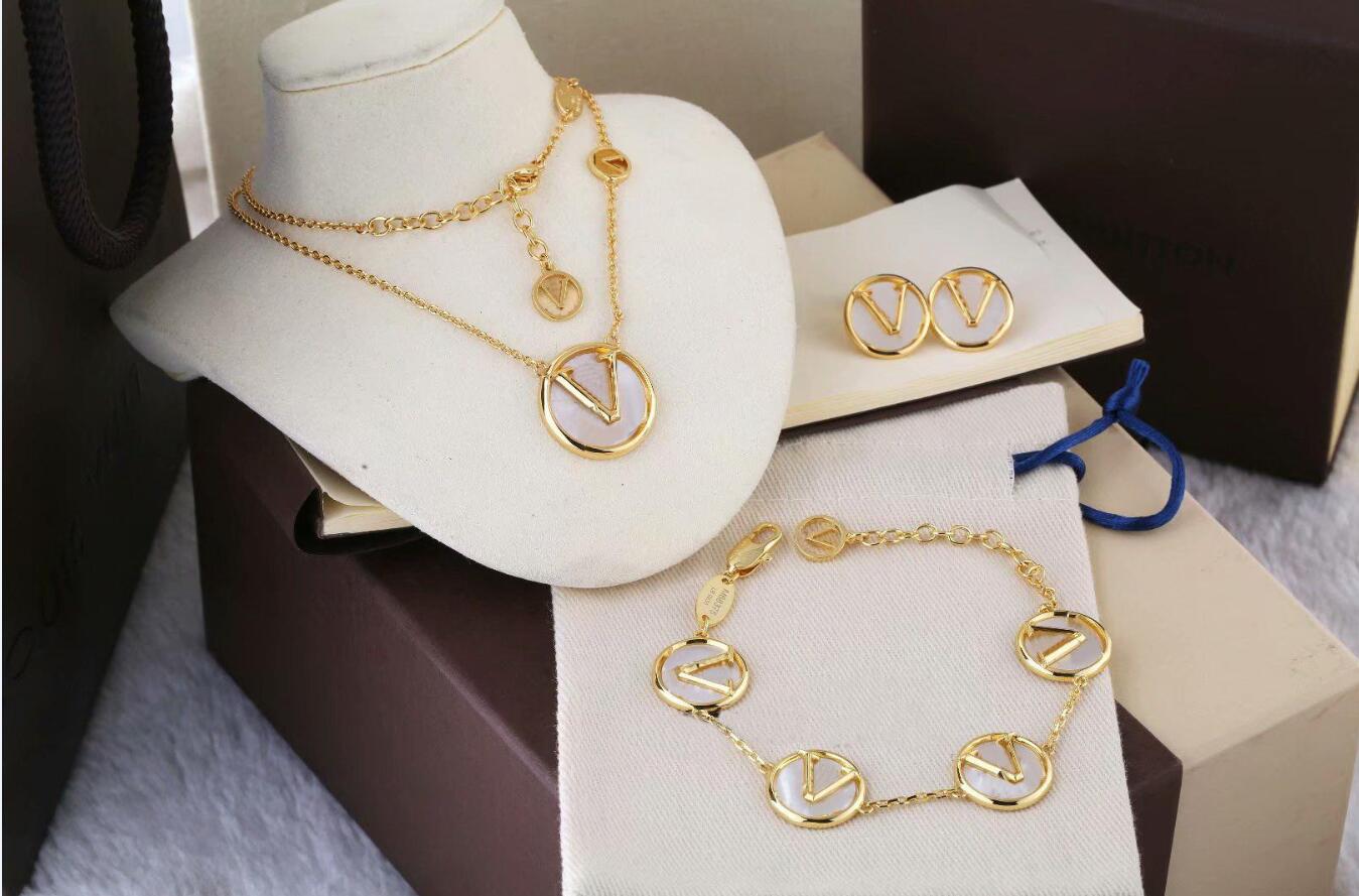 

Fashion Lady Women Jewelry Sets girls Engraved Initials White of Pearl Round Pendant Necklace Earrings Bracelet Sets 3 Colors, No original box