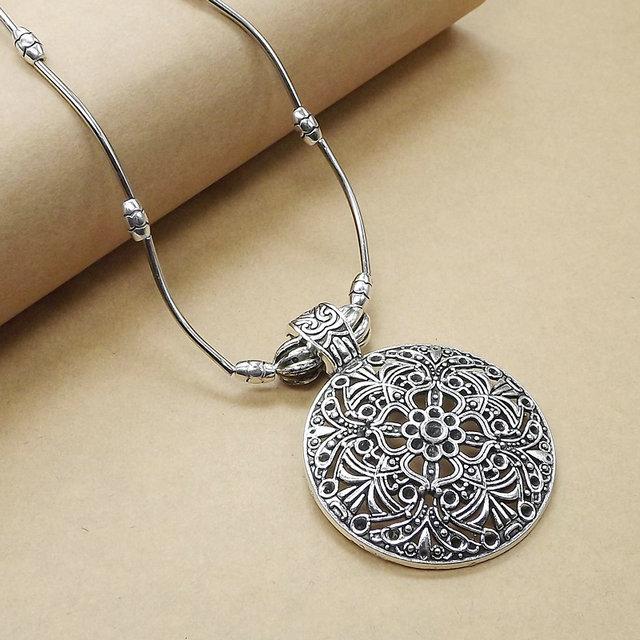 

Pendant Necklaces S978 Fashion Jewelry Vintage Carved Flower Necklace Sweater