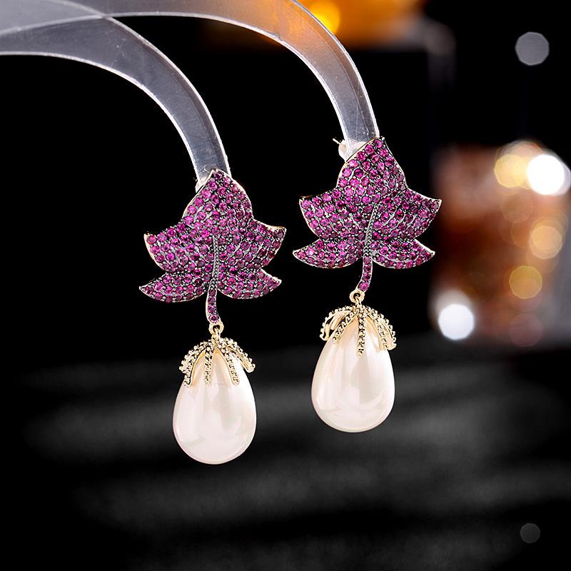 

Dangle & Chandelier Luxury Wedding Pearl Leaf Pendant Earrings Brand Jewelry Micro Pave Cubic Zirconia Gold-Plated Earring Statement Stud