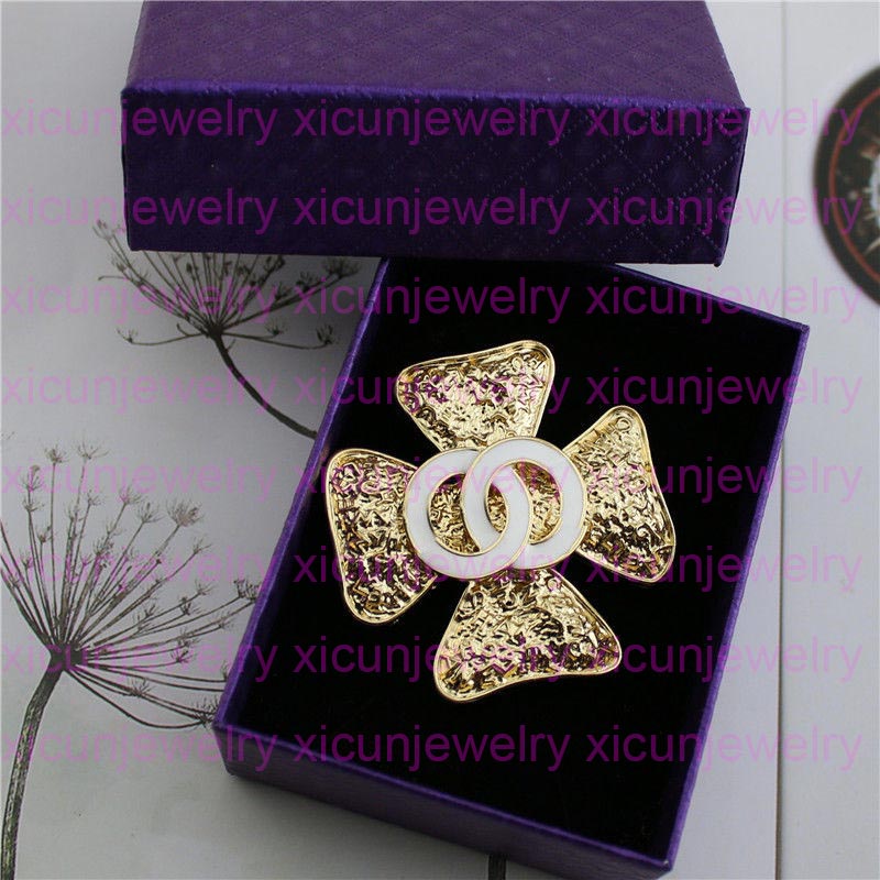 

Open as C Crystal Brooch Letter Brooches For Women Rhinestone Pin Fashion Statement Pins Accessories Jewelry Gift, Gray