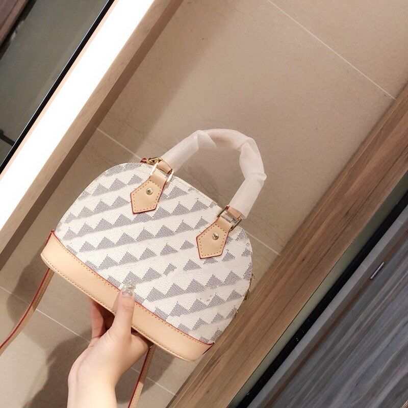 

Classic Ladies Shell Bag for women Luxury Designer Totes Handbags High Quality Leather Retro Fashion Shoulder Crossbody Bags with box LCM, Box(not for sale)