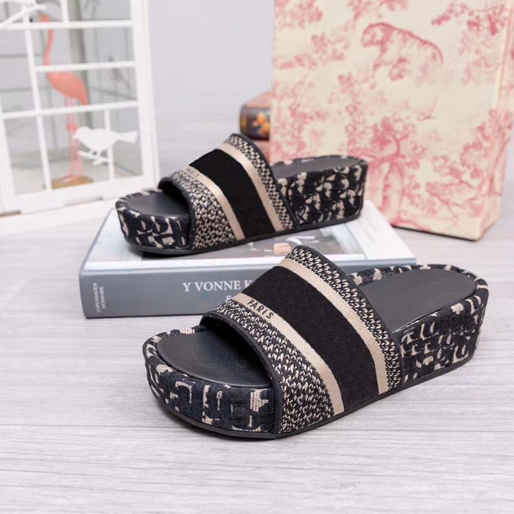 

woman slippers fashion Beach Thick bottom slippers platform Alphabet lady Sandals Leather High heel slippers 02, Box