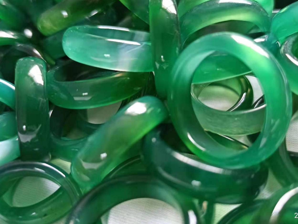 

Natural green chalcedony agate rings free ship ping X1910A10