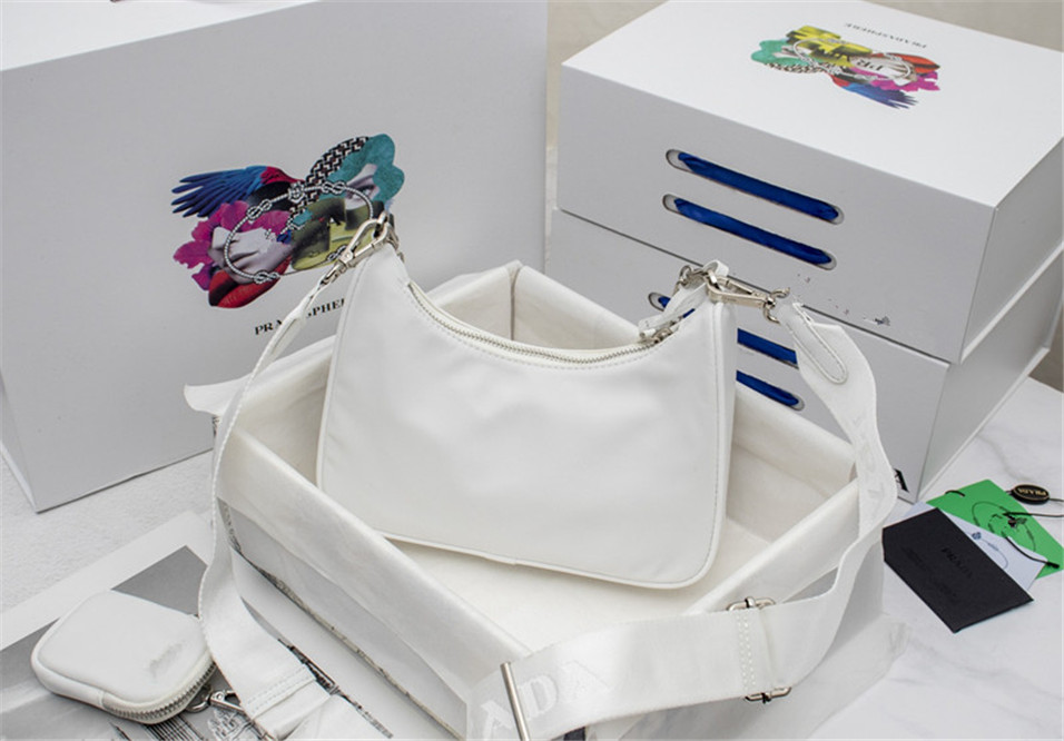 

top quality womens handbags crossbody purses lady handbag tote vintage 2005 nylon shoulder bag channel hobo fashion luxurys designers bags, Red