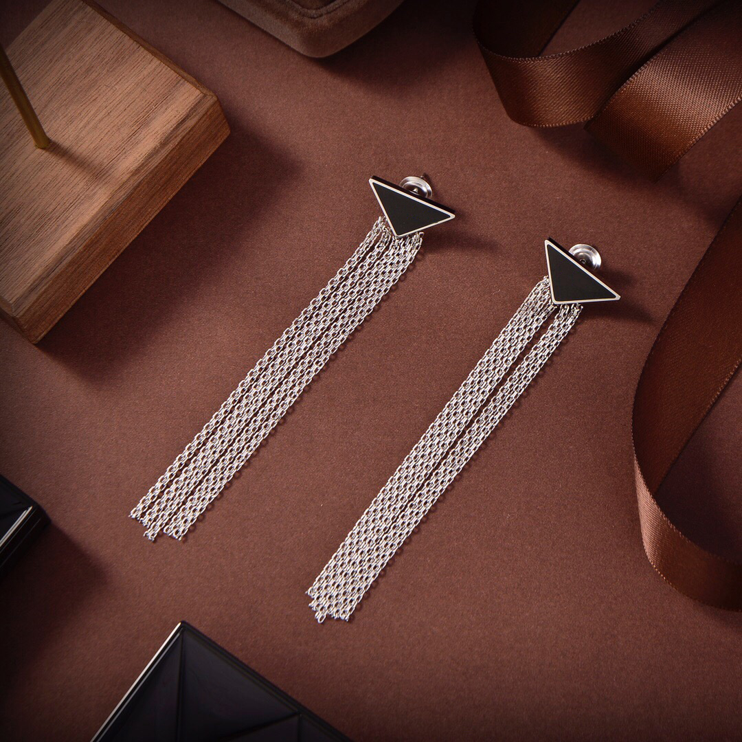 

Fashionable Delicate Tassels Ear Studs Luxurys Designers Jewelry Women Personality Designer Earrings Wedding Party Earrings Jewelrys