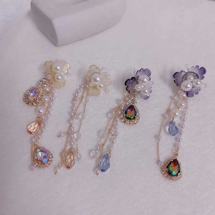 

Handmade gray translucent frosted flower tassel earrings