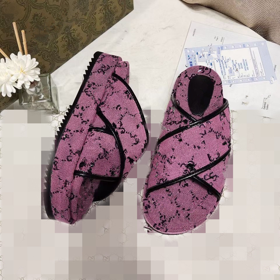 

2021style Women 573018 slide sandal Classic fashion Designer Ladies Red strawberry colored flip flops top brands mhjjj0003