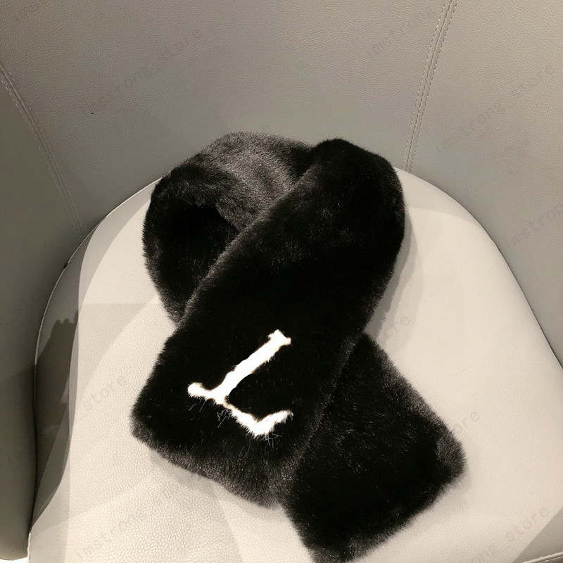 

2021 Women Designer Scarf Cotton Velvet Shawl Four-leaf Clover Pattern Autumn Winter Fashion Mens Scarves Smooth High Quality 21110502Q