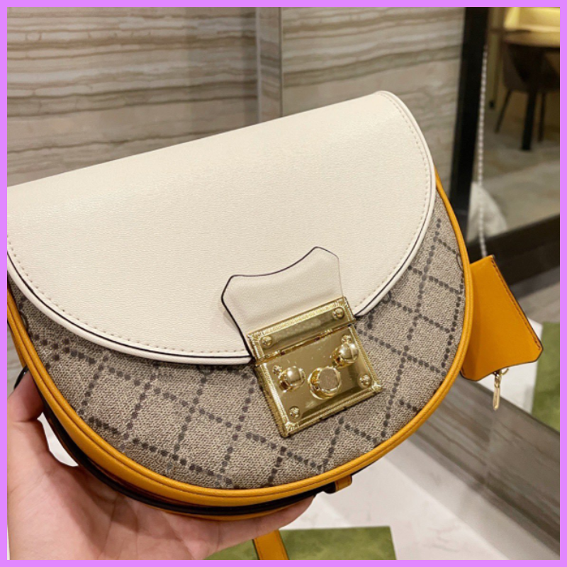 

Fashion Women Designer Handbags Small Tote Shoulder Bag Totes Lady Yellow Half Moon Bags Saddle Buckle Wallet Retro D217271F