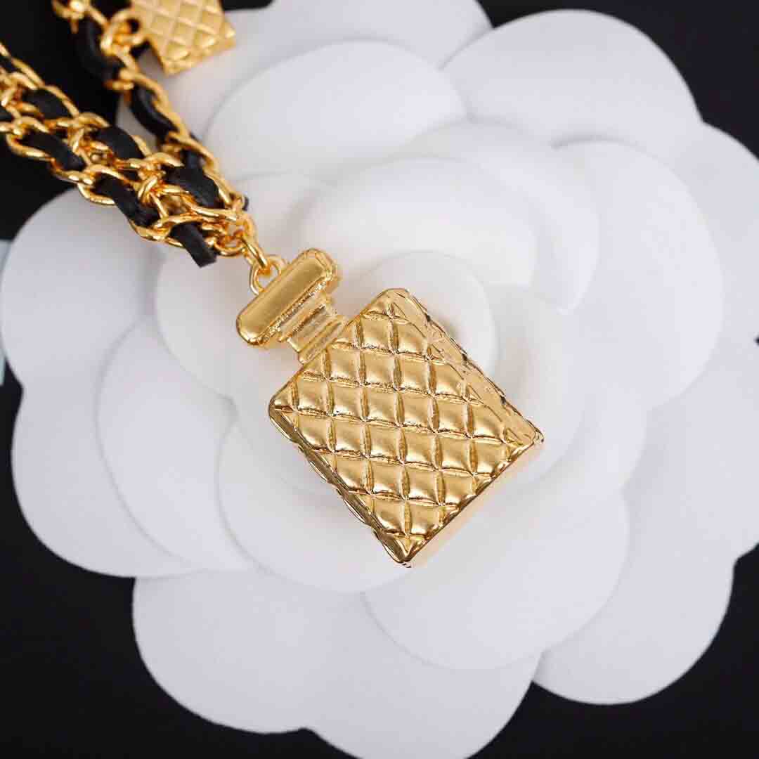 

Luxury quality charm necklace with black genuine leather and flower pendant in 18k gold plated for women wedding jewelry gift PS4153, Golden