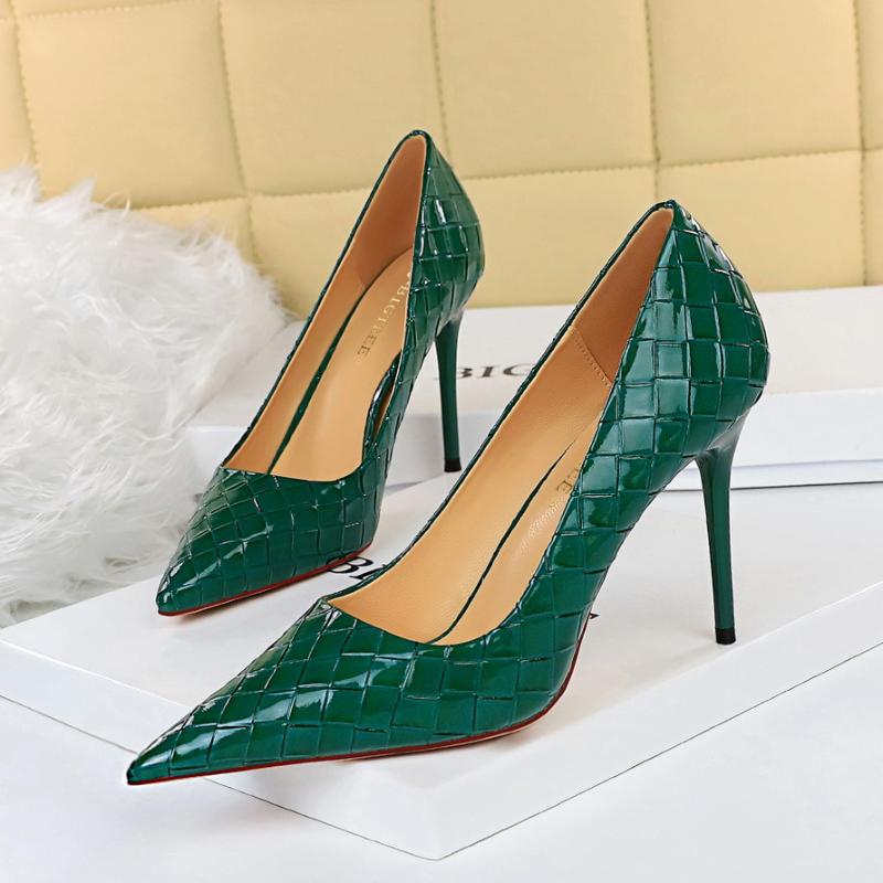 

Dress Shoes Europe & America Glossy Patent Leather Braided Grid Pattern 9.5CM Super High Heels Shallow Pointed Head Sexy Nightclub, Black