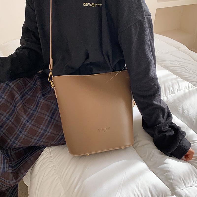 

Simple Bow Bucket Bag for Women Trend PU Leather Shoulder Tote Bag 2021 New Lady Portable Large Capacity Handbags Crossbody Bags, Black