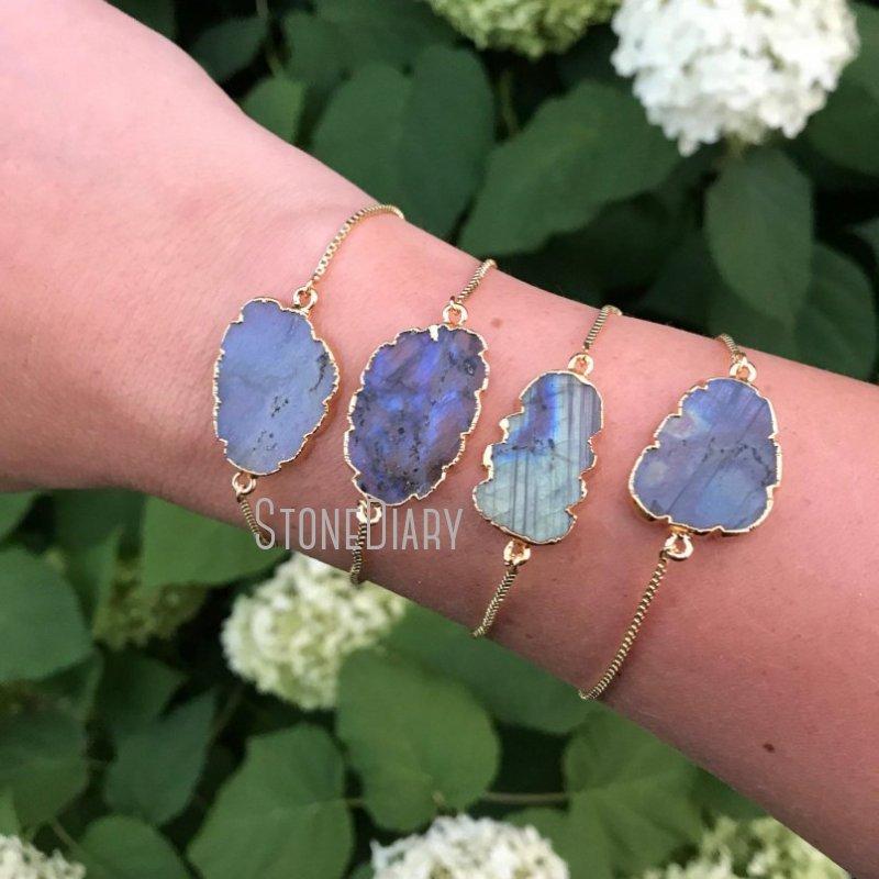 

Link, Chain BM27700 Raw Labradorite Freeform Charm Bracelet Gold Box Adjustable Bridesmaid Gift Rainbow Stone