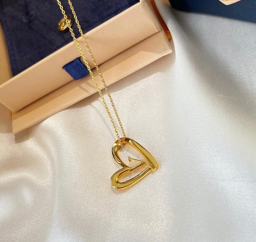 

18K Gold Love forever Pendant Necklaces luxury jewelry necklace Heart sweater chain Women wedding accessories