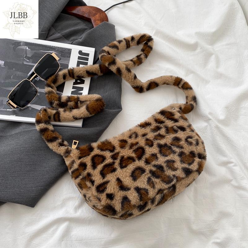 

HOT Winter new fashion shoulder bag female leopard female bag chain large plush winter handbag Messenger soft warm fur, Brown