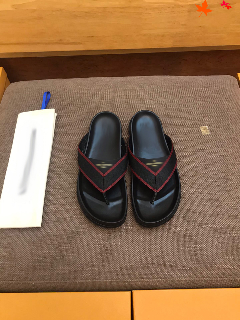 

2021 Slipper Designer Slide Summer sandals Fashion Men Beach Indoor Flat Flip Flops Leather luxurys Shoes mens Slippers with box Size 39-45 -H70, Black