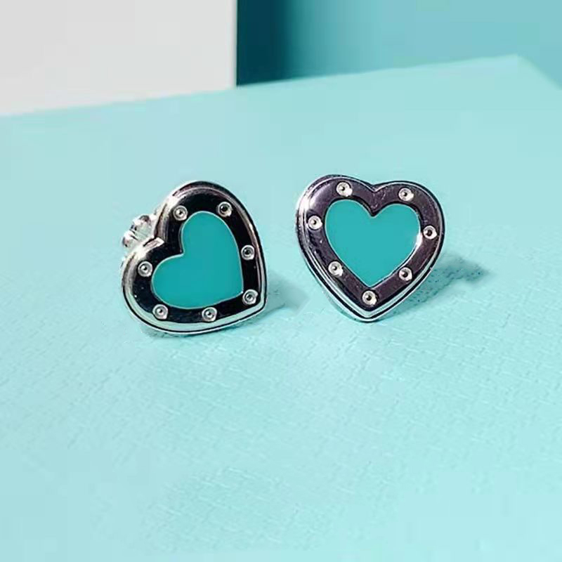

2022 fashion designer Love Earrings Classic womens luxury exquisite workmanship leisure versatile essential small fresh Earring is very good