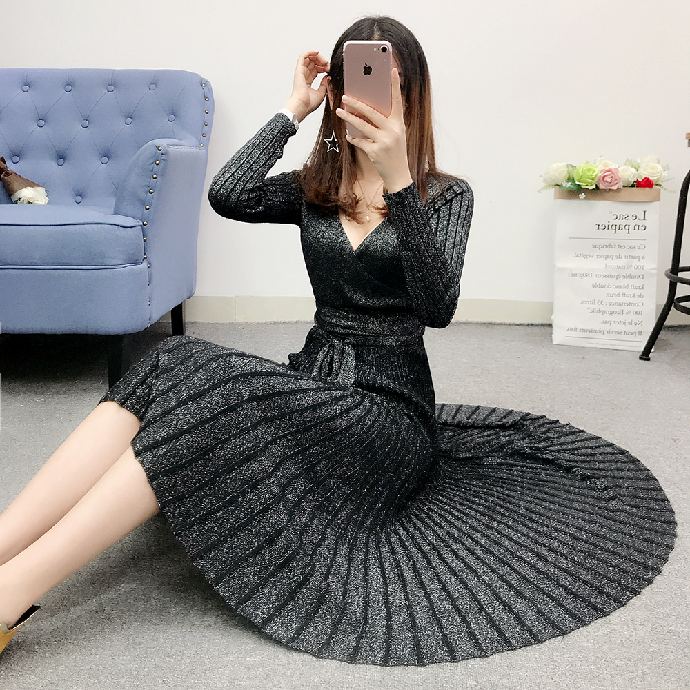 

Brilliant New Female Retro Silk Low-cut Cut Cut-off of Medium-thin Length on the Long-sleeve Knee Plied Large Swing Dress 1s2d, Khaki color
