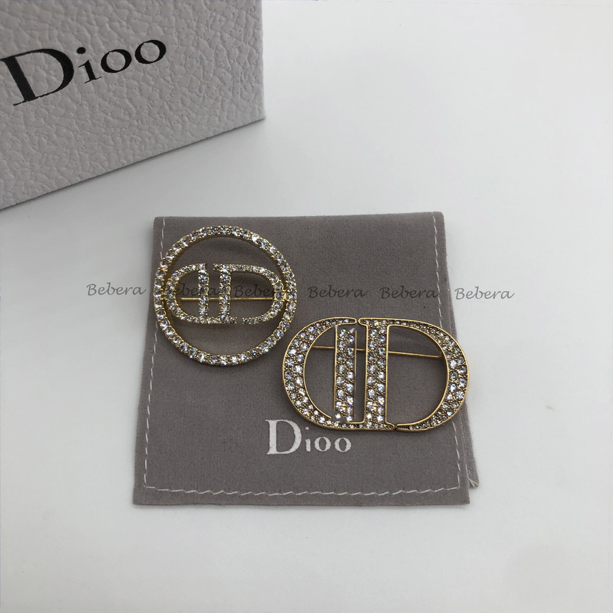 

D home / D home CD letter classic versatile, simple and advanced women's suit Brooch Pink5, Gray