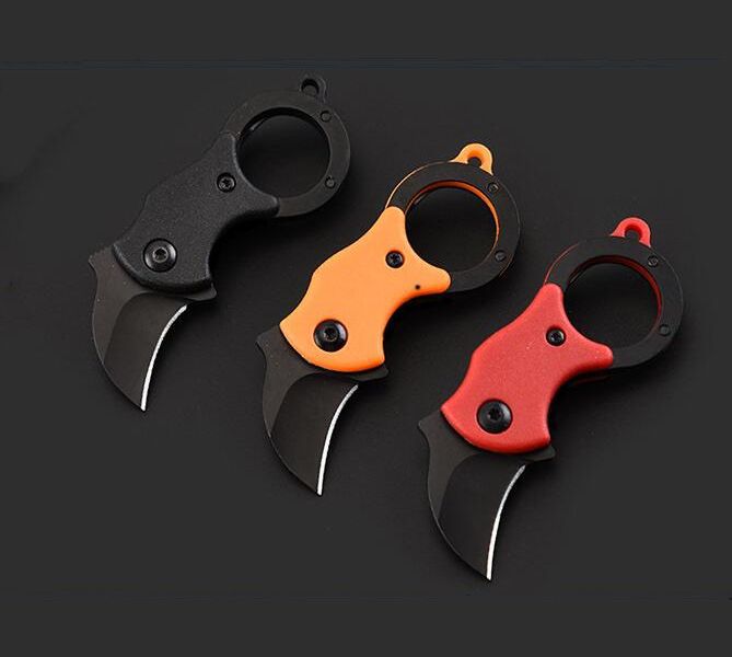 

Mini Keychain Karambit Claw Knife 3CR13MOV Blade Tactical Rescue Pocket Claw Folding Knives Hunting EDC Survival Tool