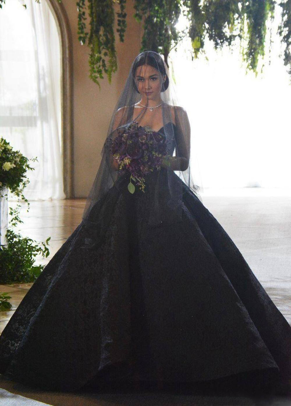 Ball Gown Gothic Black Wedding Dresses Strapless Beaded Lace Sweep Train 2021 Vintage Retro Design Bridal Gowns Customize Plus Size