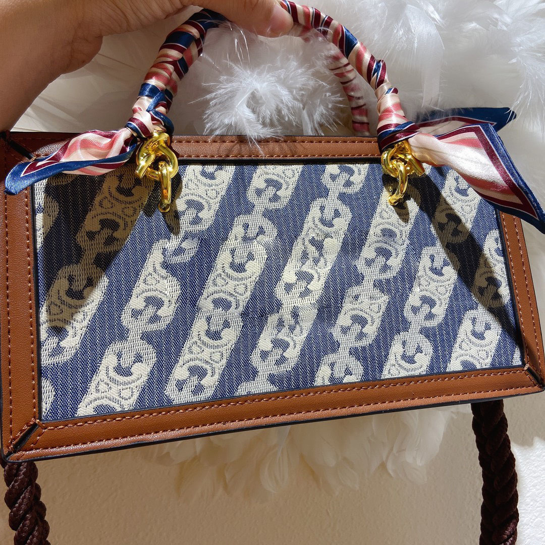 

New luxury handbag designer one-shoulder handbag evening dress hourglass bag messenger handbag 24*13cm Blue