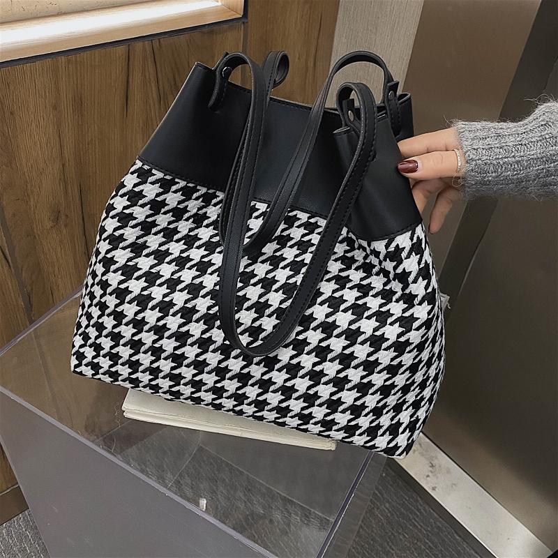

Brand Bucket Bag for Women 2021 Luxury Shoulder Bag Messenger Small Crossbody Travel Vintage Purses and Handbags Cross Body, Black