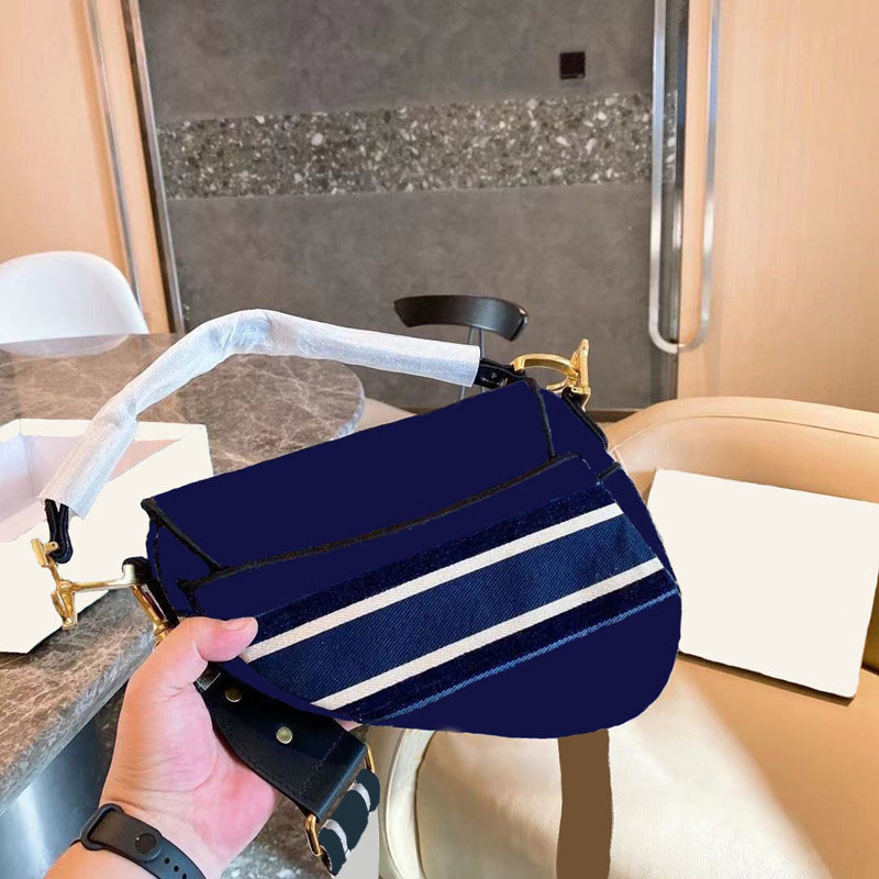 

2021 Fashion Ladies Luxury One Shoulder Messenger Bag Printed Embroidery Chain Detachable Metal Pendant Handbag High Quality Classic Style, Make up the freight
