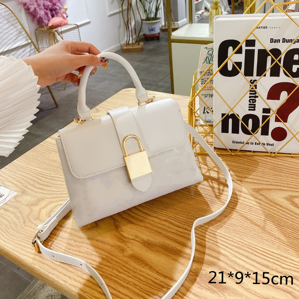 

2021 Luxury Women Purses Handbags Designers Shoulder Bags Fashion Cross Body Small Flaps Messenger Bag Gold Lock Printed Letters 5 Colors, This price option is not for sale.