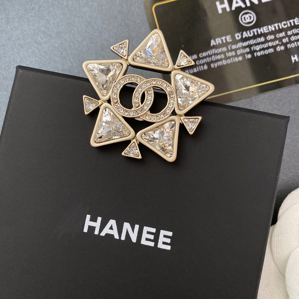 

Gold inlaid diamond texture Christmas advanced sense geometric Dress Cape Pin small fragrance Brooch fashion, Gray
