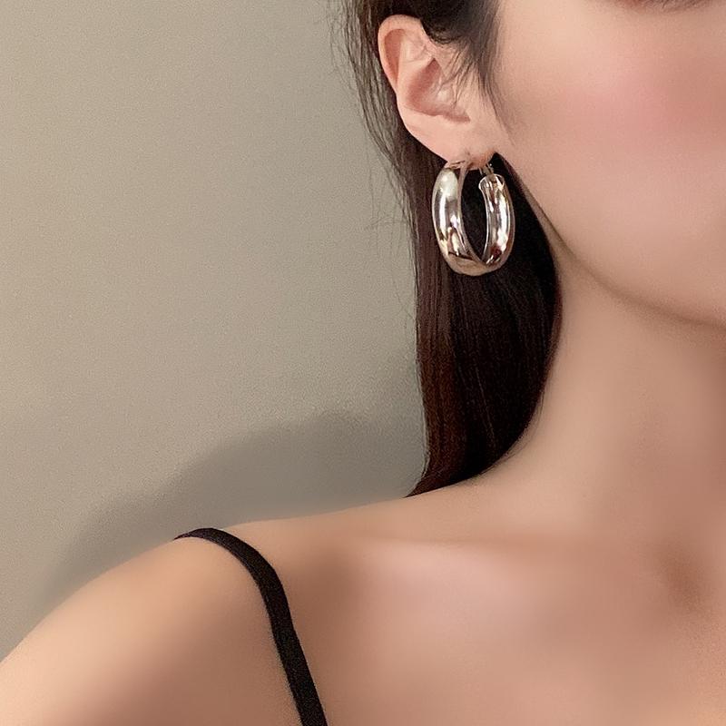 

Hoop & Huggie Exaggerated Metal Wind Big Circle Earrings Temperament