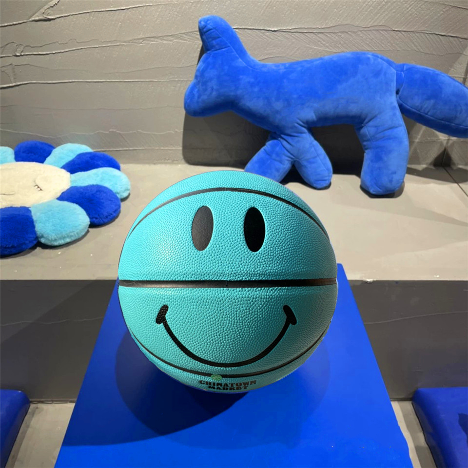 

Ti ffan y & c o . Spalding Chinatown Market Smiley Basketball Ball Limited Edition Pink White Cyan 24K Black Mamba Merch Python Commemorative PU game NO.7