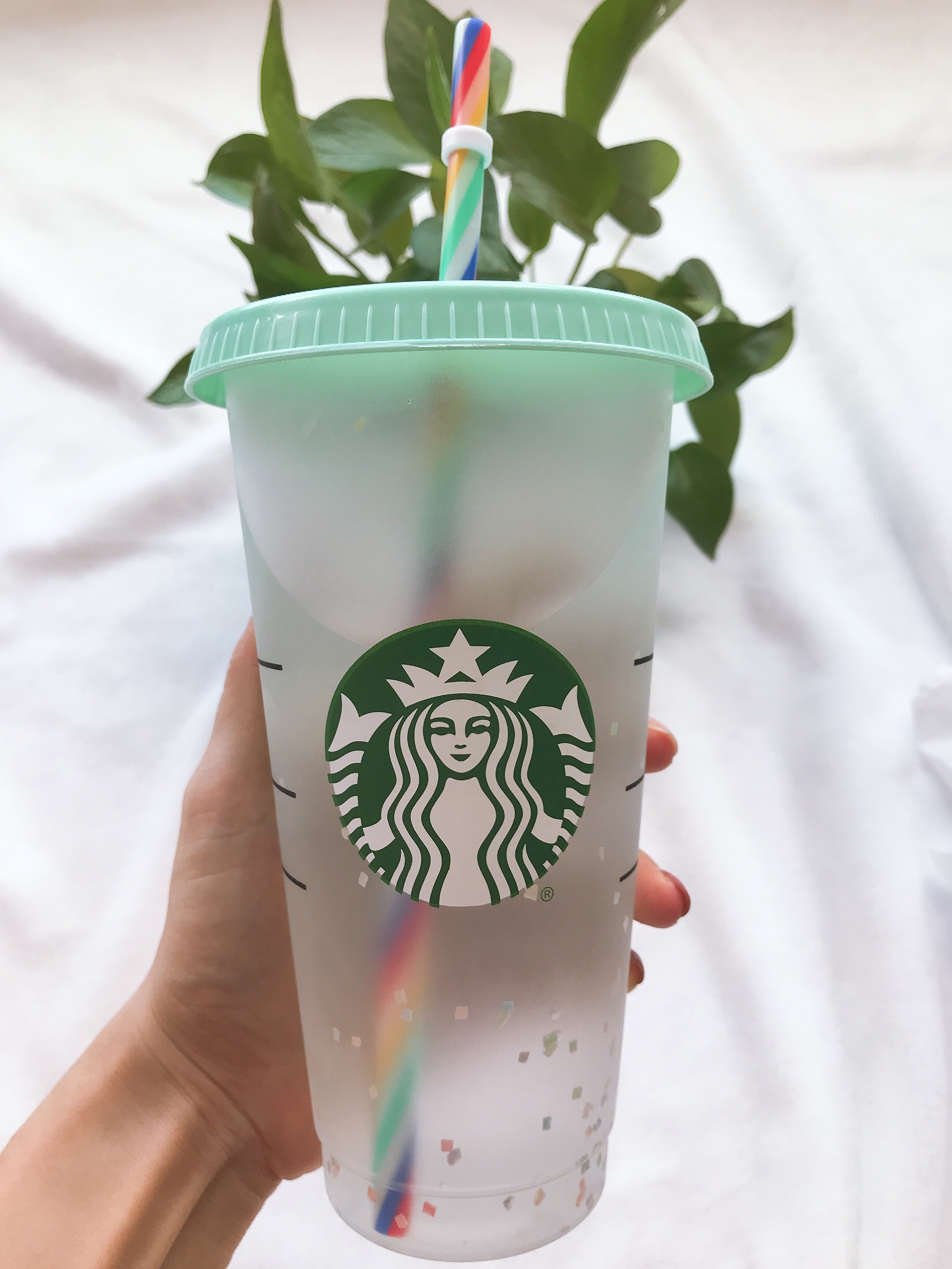 

Starbucks 24OZ/710ml mug Cold color changing rainbow cup The rainbow cup Reusable Drinking Flat Bottom Cup Pillar Shape Lid Straw Mug Bardian 5pcs Shipping, Multi-color