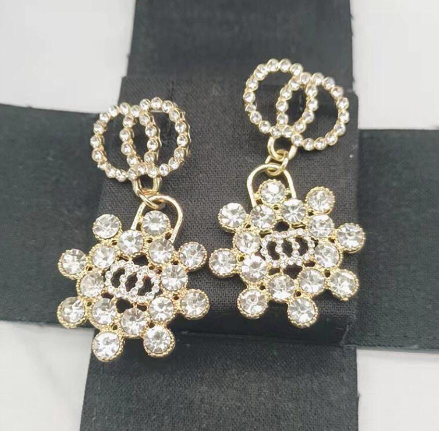 

Luxury High-end Womens Charm Stud Earrings Brand Designer Letter 18K Gold Plated Earring Fashion Simple Crystal Rhinestone Eardrop Famou Women Wedding Jewelry Gift