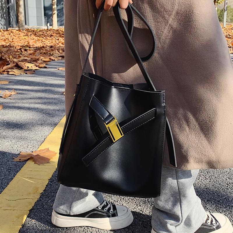 

Elegant Female Large Tote capacity bag 2021 Fashion New High quality PU Leather Women's Designer Handbag Shoulder Messenger Bag, Black