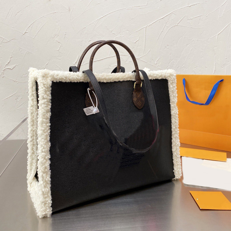 

Winter Teddy Tote Onthegos Shopping Bag High Quality Handbags Large Capacity Package Shoulder Bags Letter Pattern Plush Edge, 35cm