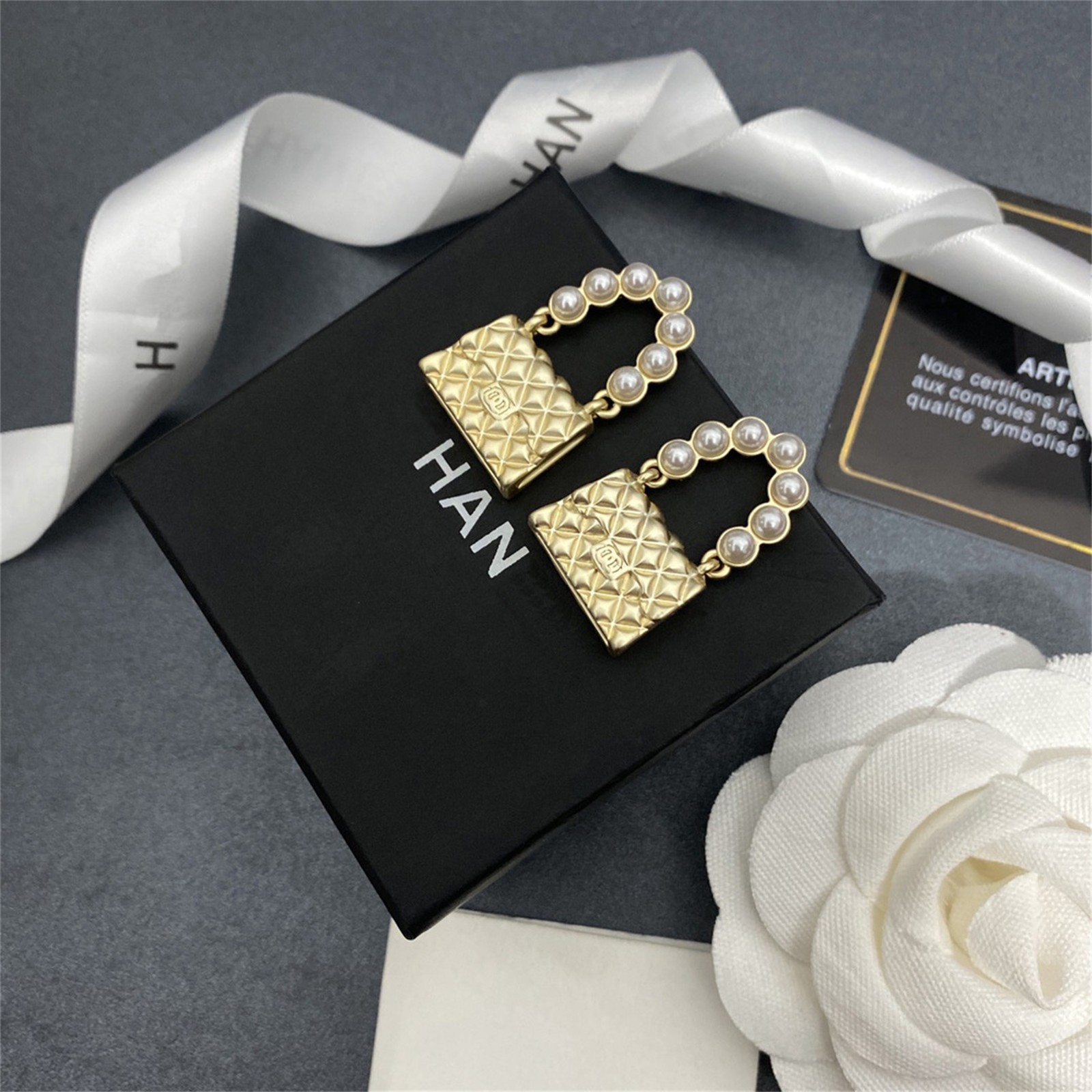 

Fashion gold pearl inlaid handbag simple personality versatile fashion small fragrance women's earrings3, Silver
