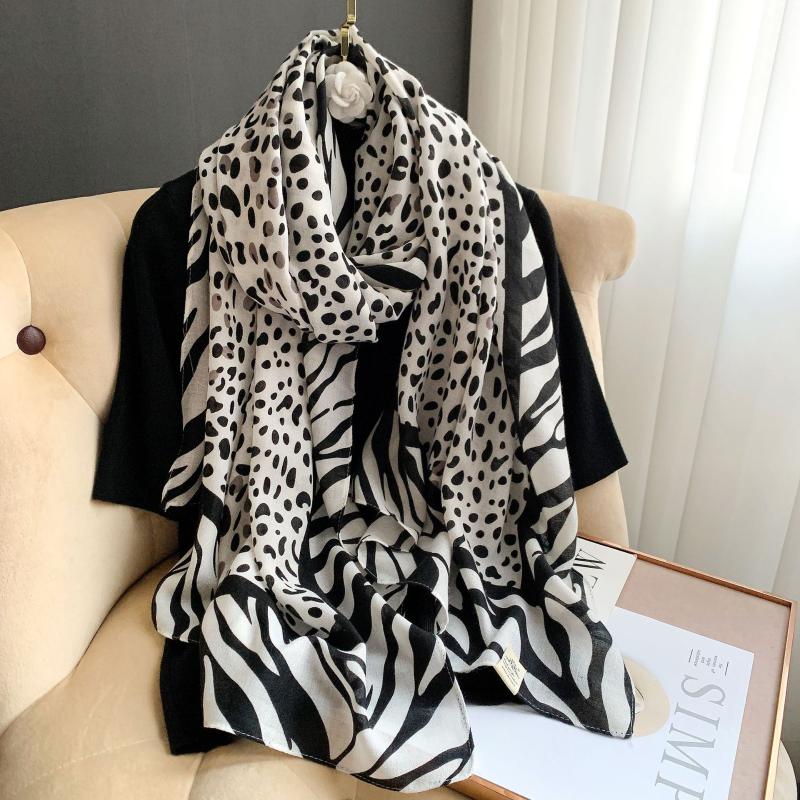 

Scarves 2021 Autumn Fashion Warm Scarf Designer Zebra Leopard Print Pattern Cotton And Linen Feel Silk Lady Hijab Luxury