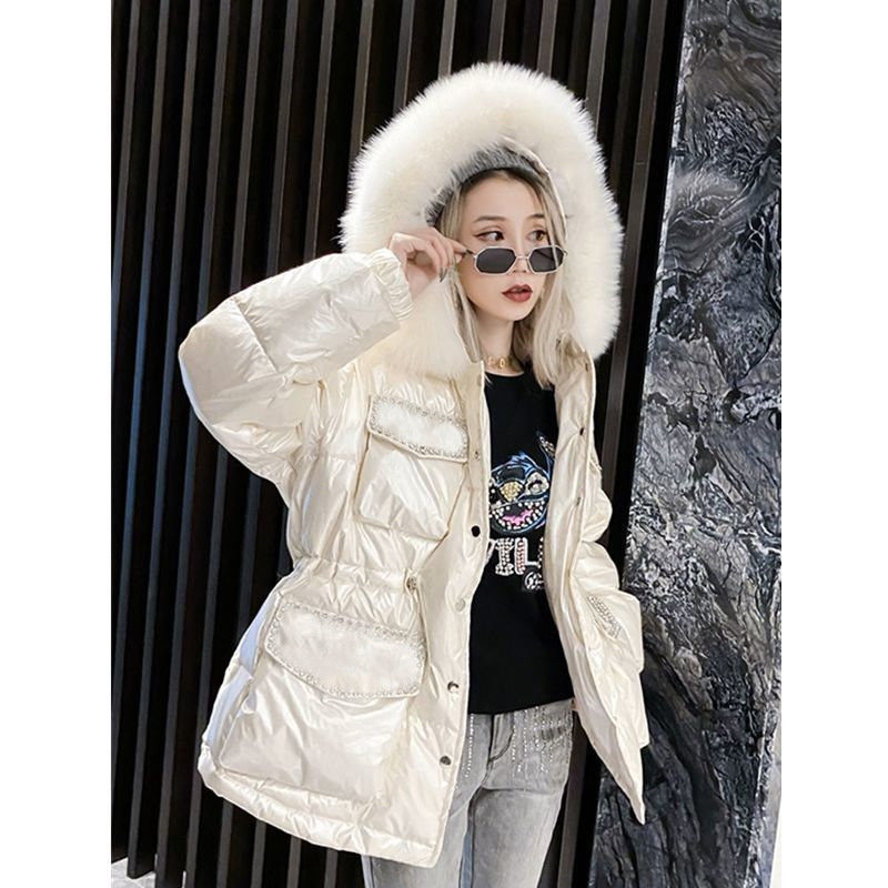 Manteau courte lumineux Automne et hiver pour femmes 2021 Nouveau Industrie lâche Mince en peluche épaissie en coton épaissie Mode