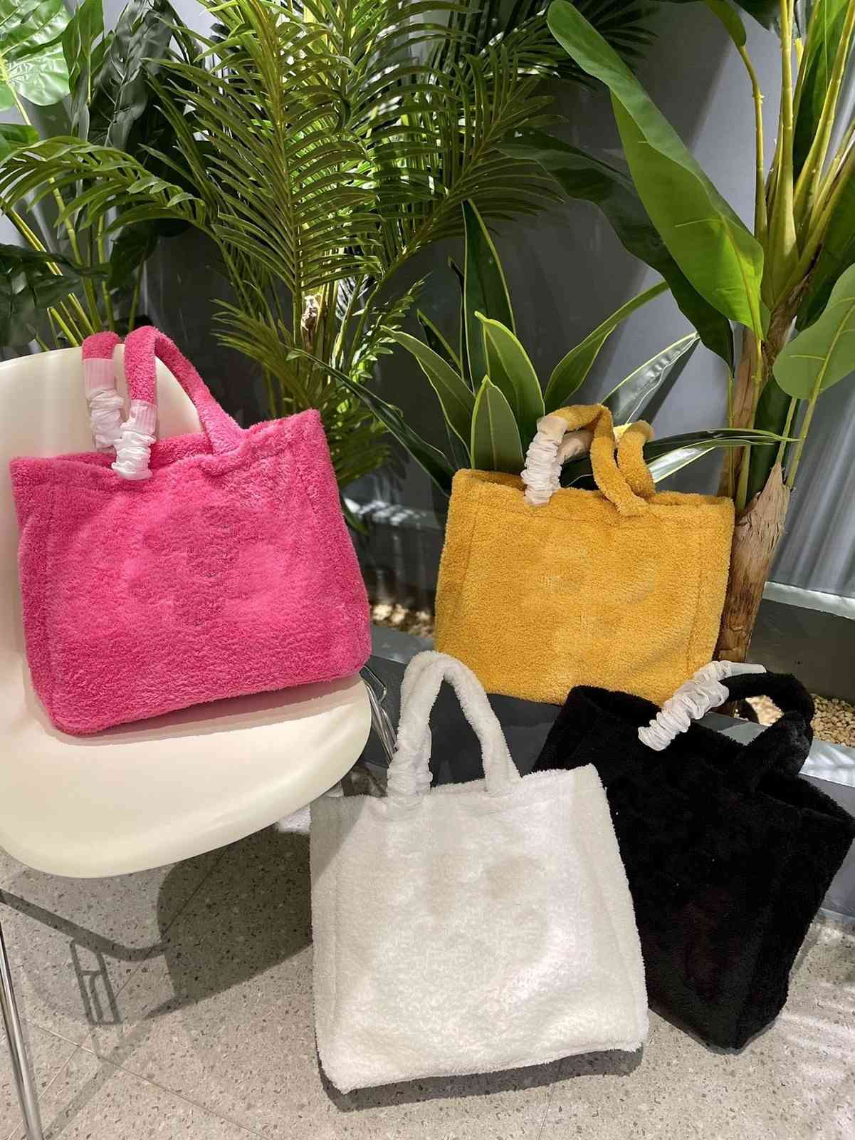 

Bags Tote Handbag Women Teddy Shopping Crossbody Messenger Classic Embellishment Large Capacity Fashion Designer Lady Wallet 1113, Black