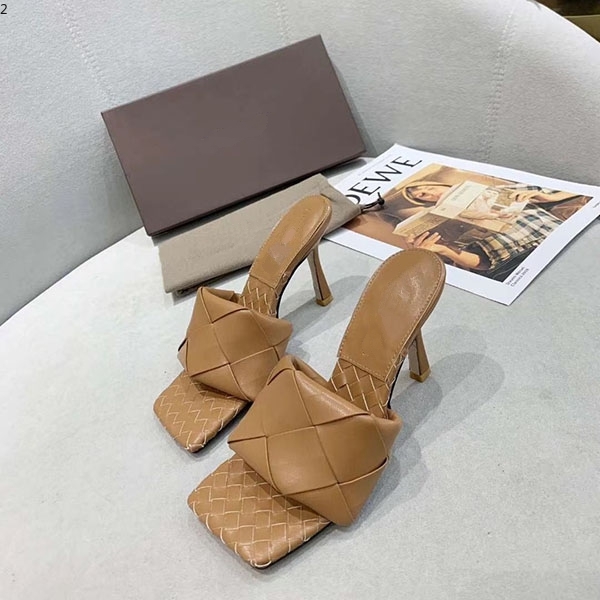 

Brand Sexy Woman Summer Buckle Strap Rivet Sandals High-heeled shoes Pointed toe Fashion leather Single High heel mkjb001