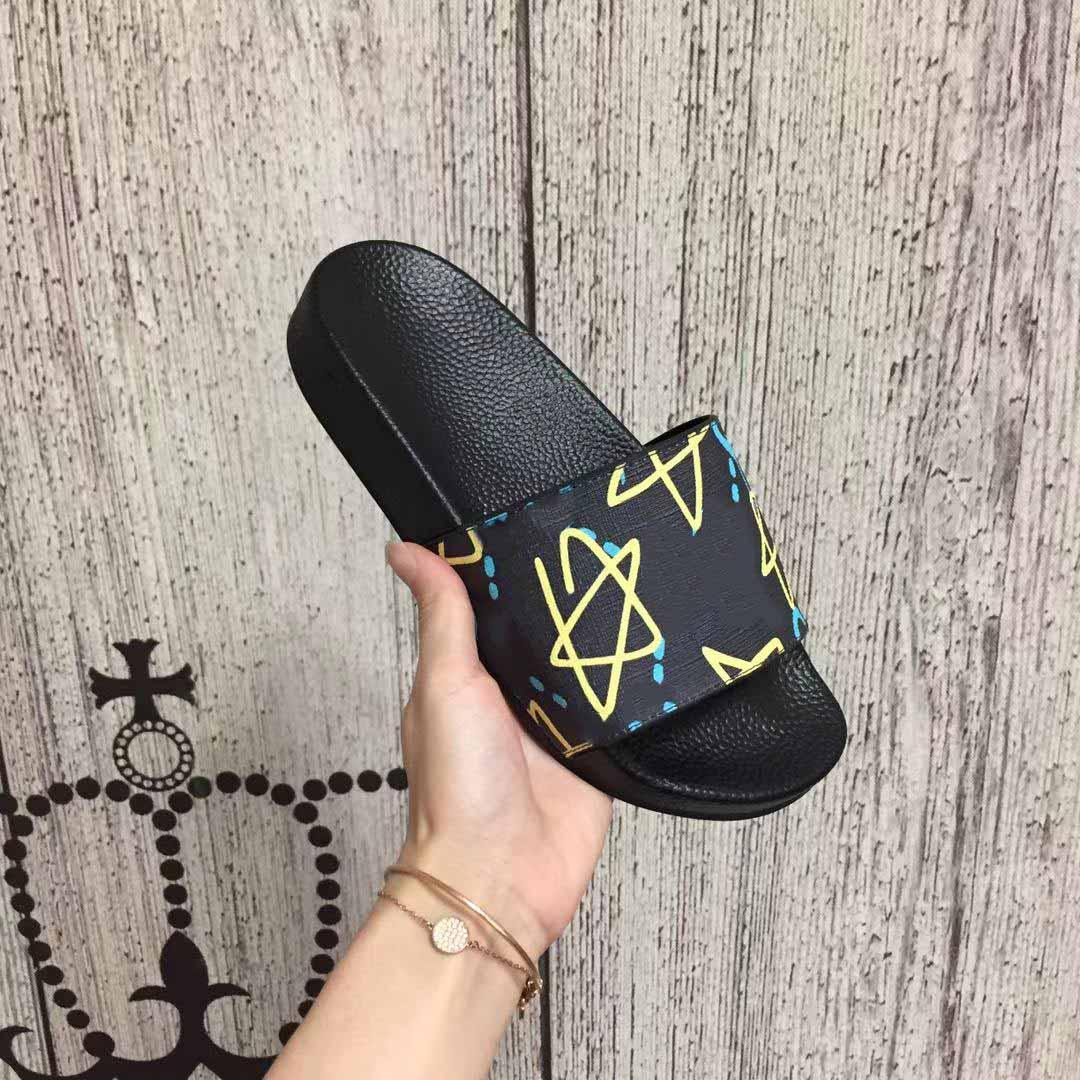 

2022 New Women Men Slides Summer Slippers Beach Indoor Flat Sandals Slippers House Flip Flops with Spike Sandal Top Quality Luxury Loafers T, Black